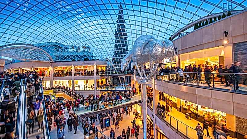 What are the benefits of living in Leeds