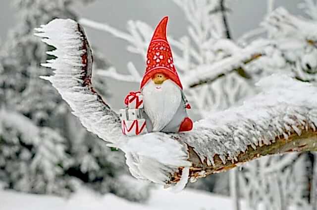 What are the benefits of moving home in the winter?